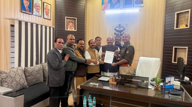 राहुल गांधी पर टिप्पणी के विरोध में कांग्रेस ने सौंपा ज्ञापन, कार्रवाई की मांग