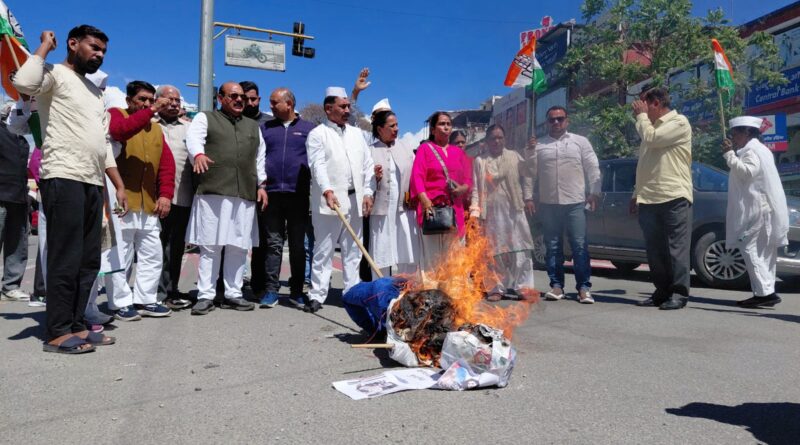 कंगना रनौत के बयान पर बवाल, कांग्रेस सेवा दल ने किया पुतला दहन